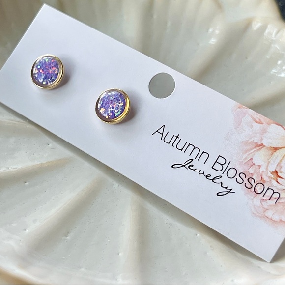 Handmade lavender post earrings - Picture 1 of 4